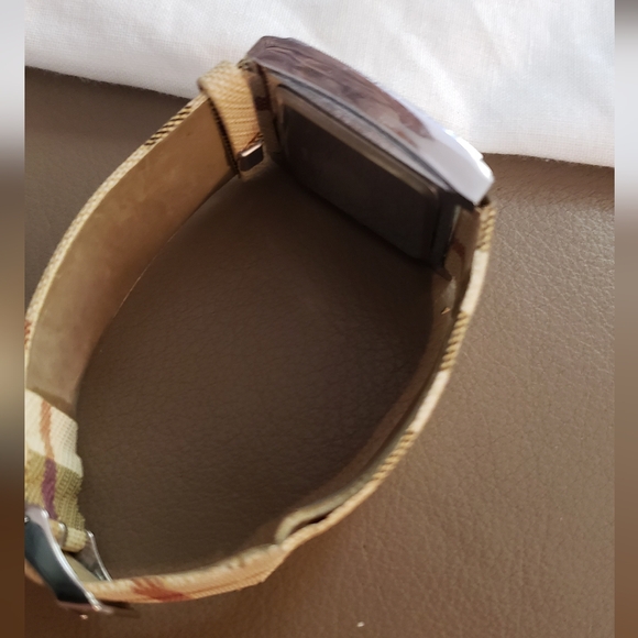 Burberry watch - Picture 2 of 5